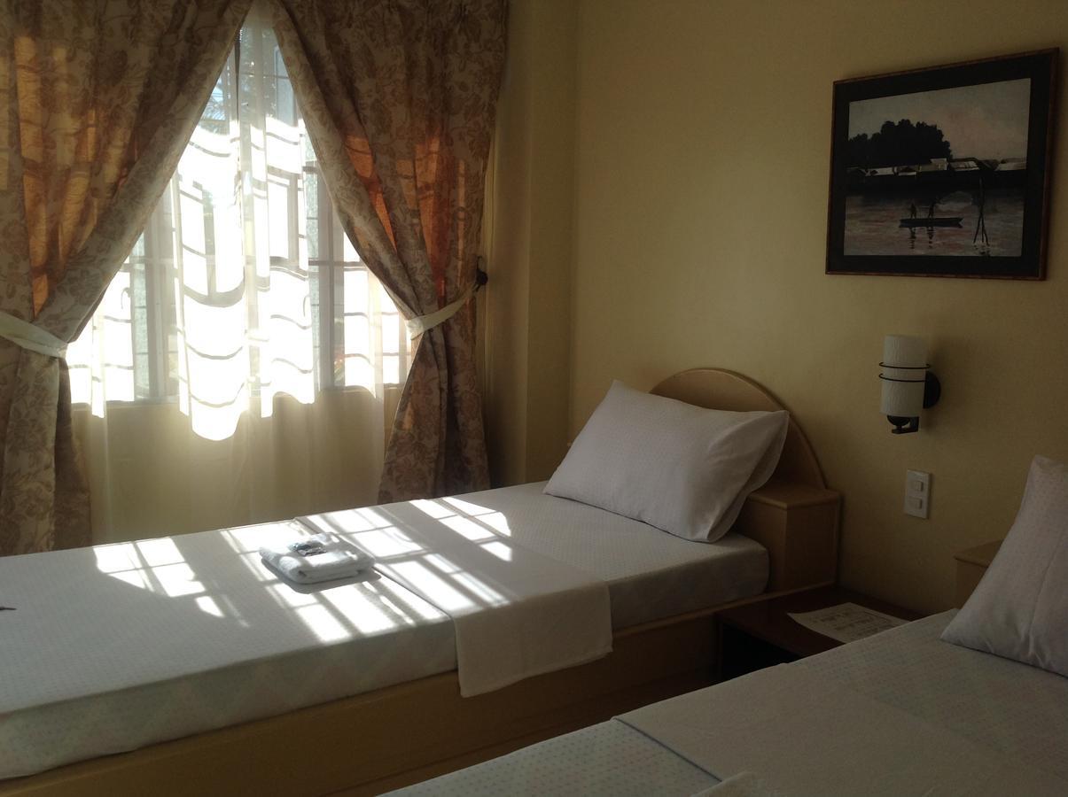 Danel Pensionne House 따끌로반 외부 사진