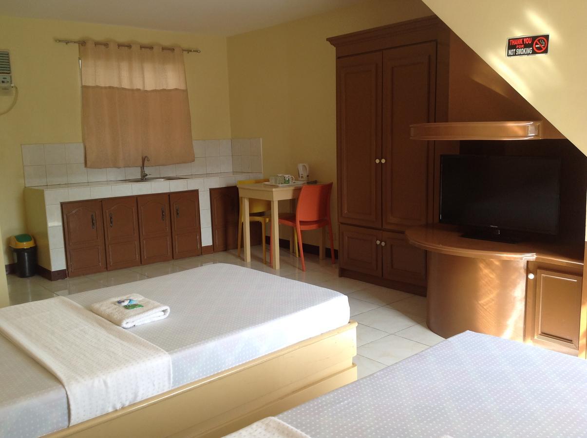 Danel Pensionne House 따끌로반 외부 사진