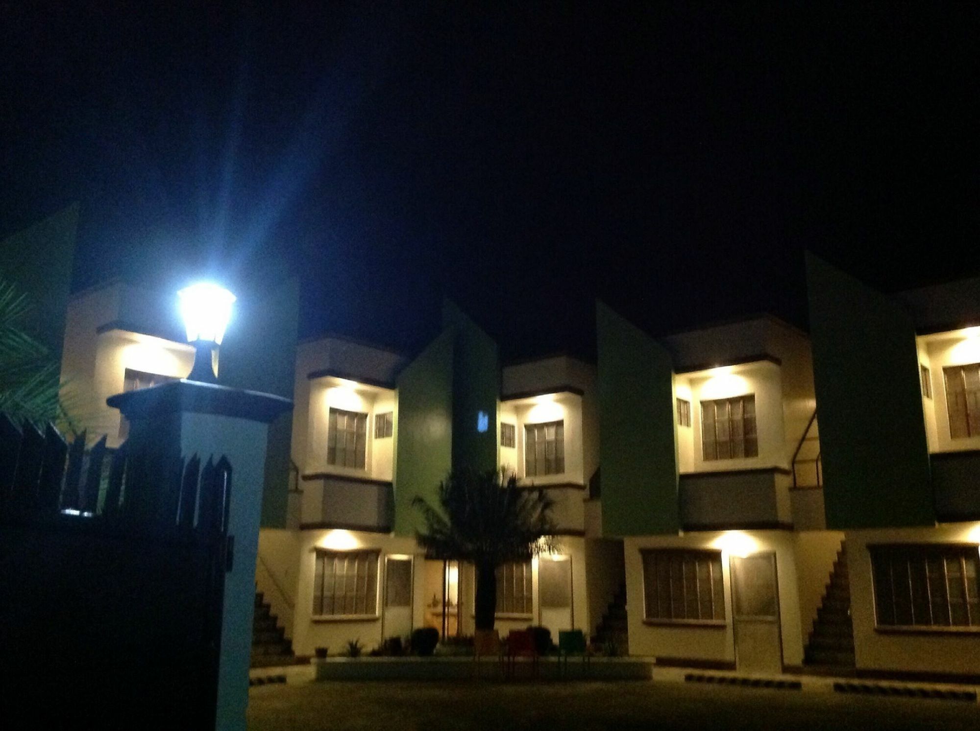 Danel Pensionne House 따끌로반 외부 사진